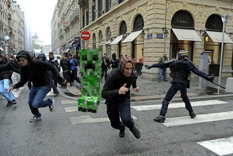 Minecraft+creeper+riot+control+alt+art